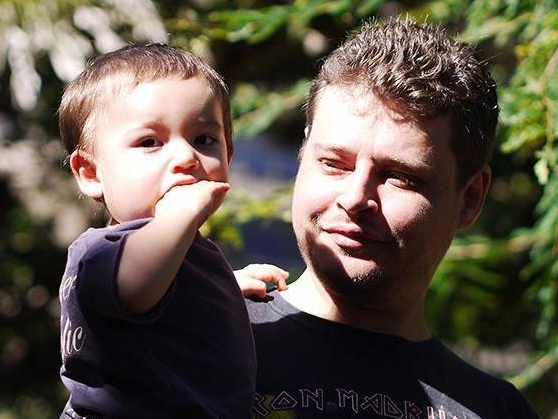 o pai por trás da Mãe com Ciência