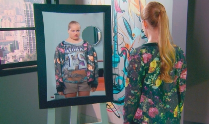 mundonovelas_Priscila se vê mais gorda em espelho e chora